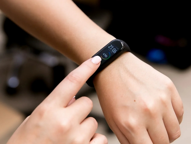 ТОП-10 лучших фитнес-браслетов 2023 года