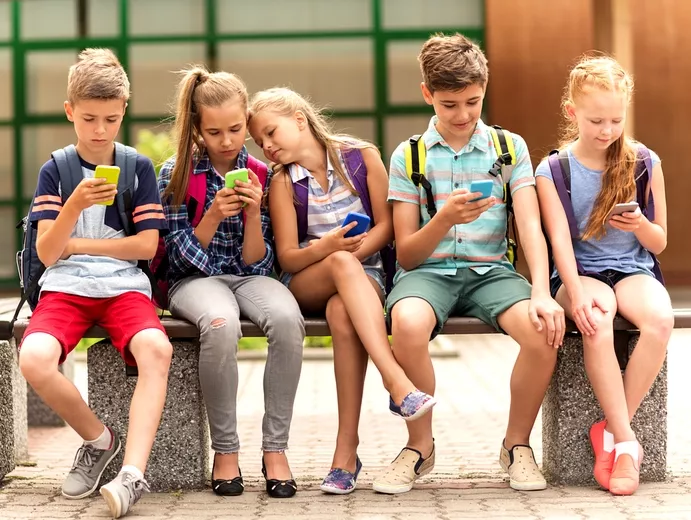 Топ лучших смартфонов для детей в 2023 и 2024 году